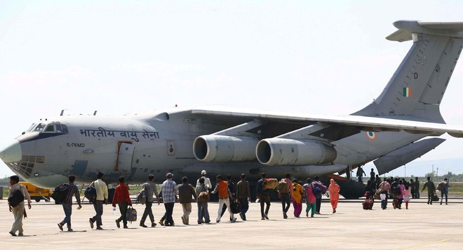 IAF AIRLIFTS over 100 STRANDED in snow in Ladakh and Kashmir