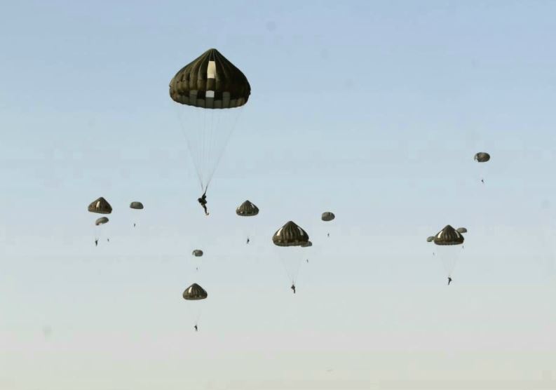 Army conducts airborne exercise in Desert of Pokhran
