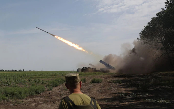 Russian forces withdraw from Kherson, key Ukraine city