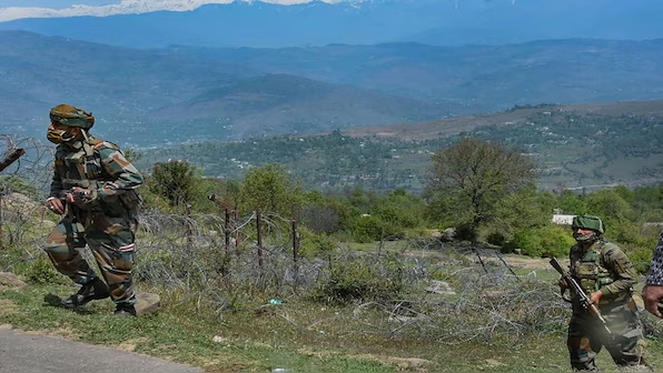 Pakistan violates ‘cease fire’ 4th straight night across LoC